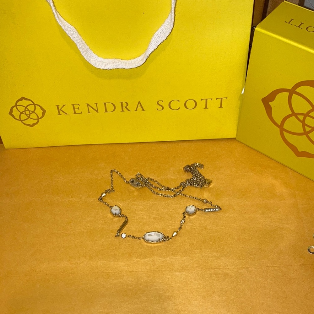 Kendra Scott necklace